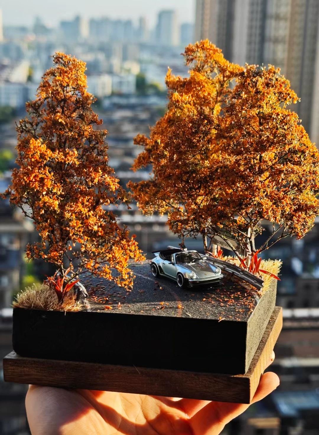 1/64 Scale Car Diorama, Autumn Curve Road with Three Trees, Car Not Included, 15×15cm, No Dust Cover
