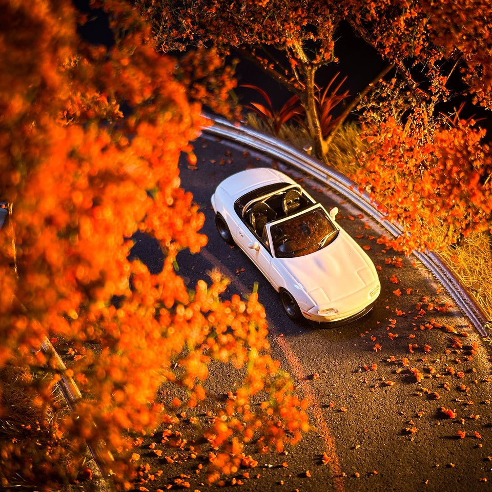 1/64 Scale Car Diorama, Autumn Curve Road with Three Trees, Car Not Included, 15×15cm, No Dust Cover